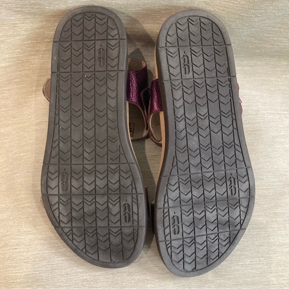 REVITALIGN Sz 8  Excursion Sugar Plum Metallic Velcro Closure Comfort Sandals - Picture 8 of 11